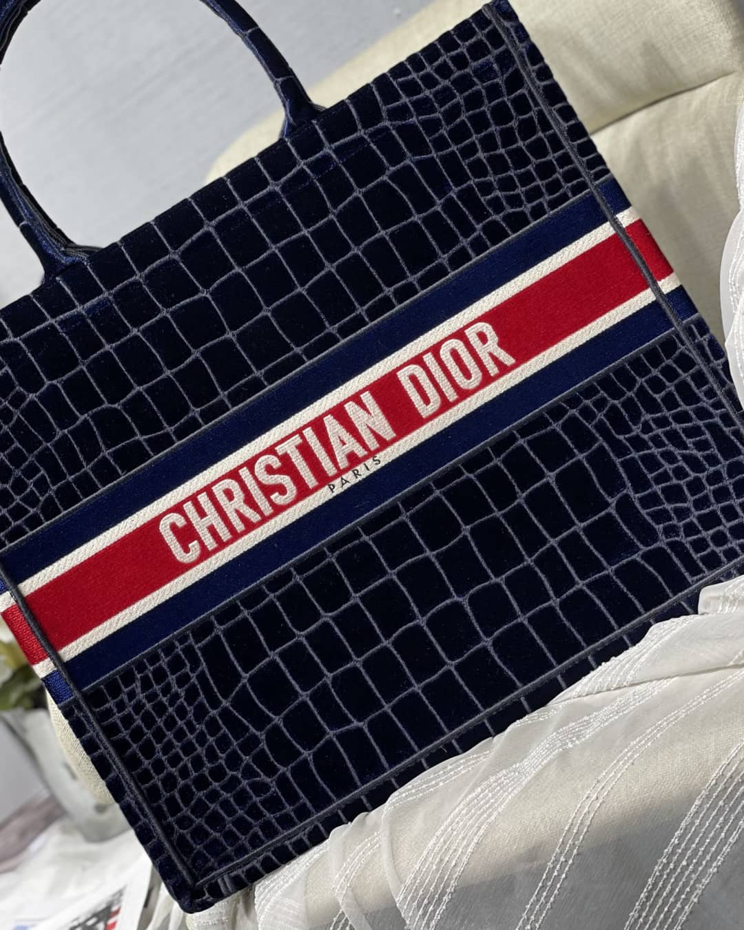 Best Replica Christian Dior CD Book Embroidery Replica Tote - Colareps