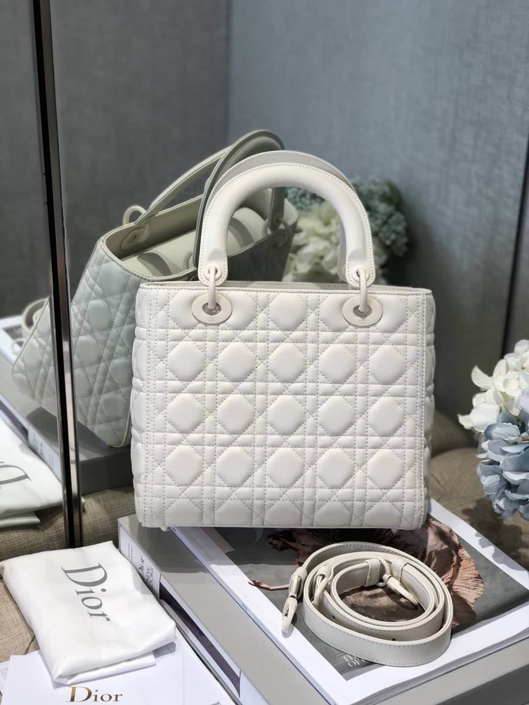 Best Replica Christian Dior Lady Dior 24CM Replica Bag - Colareps
