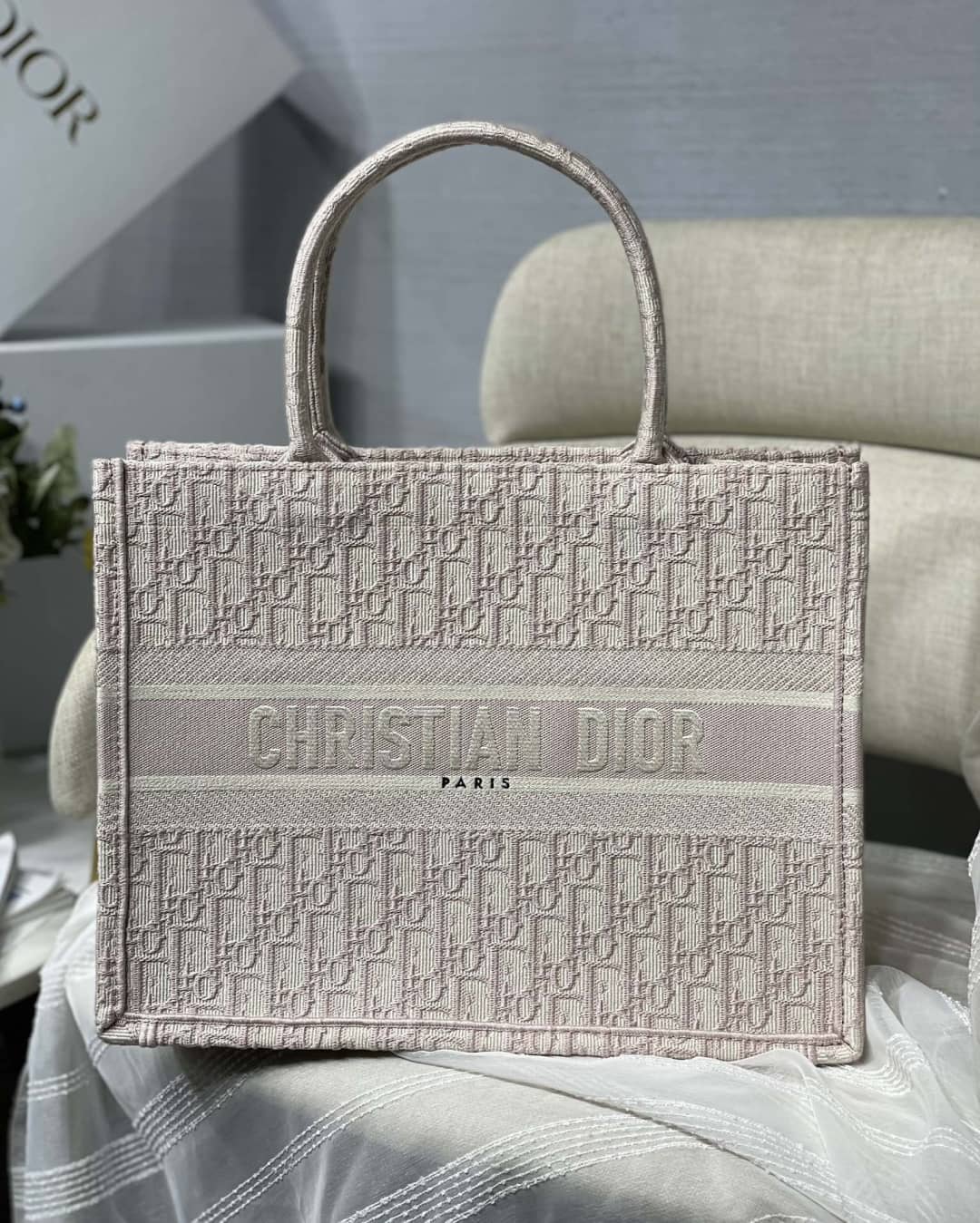 Best Replica Christian Dior CD Book Embroidery Replica Tote - Colareps