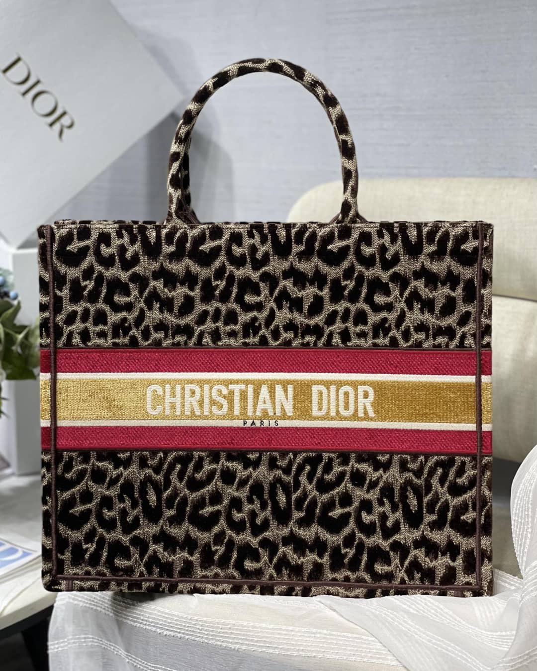 Best Replica Christian Dior CD Book Embroidery Replica Tote - Colareps