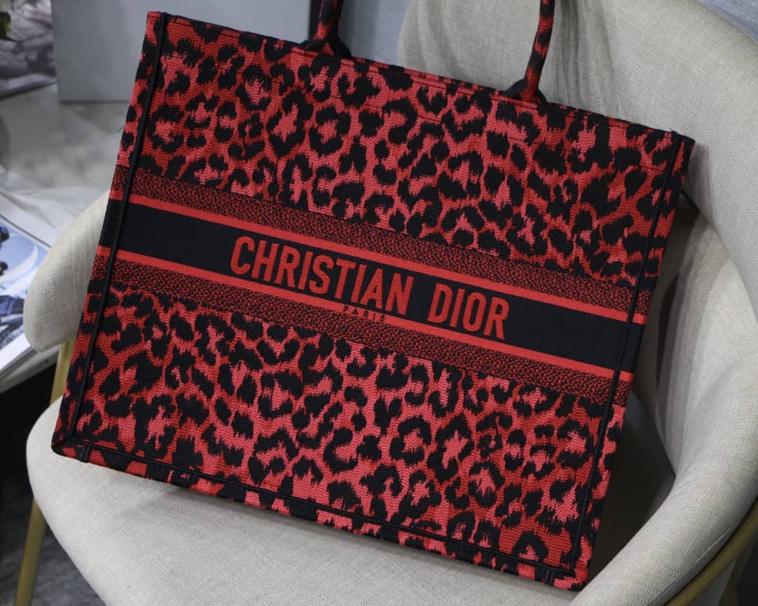 Best Replica Christian Dior CD Book Embroidery Replica Tote - Colareps