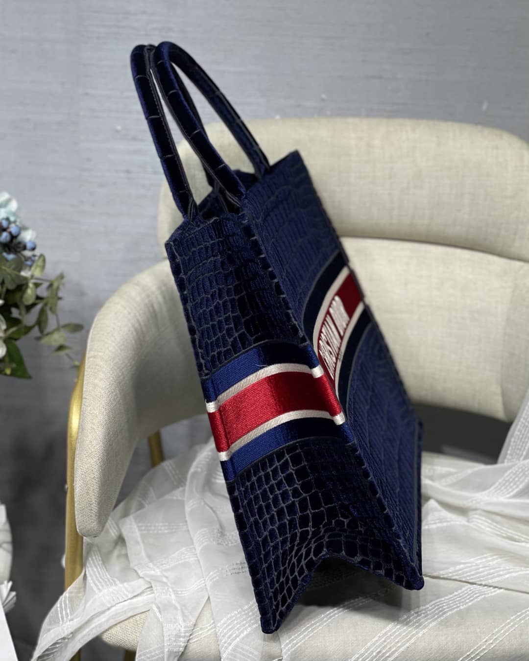 Best Replica Christian Dior CD Book Embroidery Replica Tote - Colareps