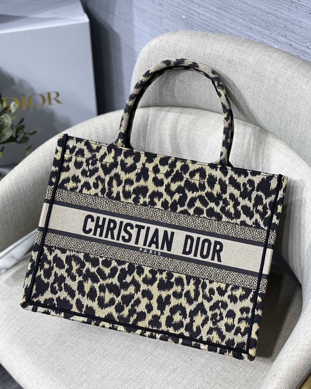 Best Replica Christian Dior CD Book Embroidery Replica Tote - Colareps