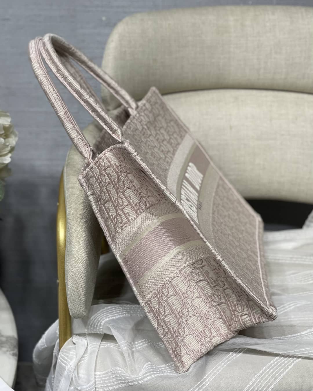 Best Replica Christian Dior CD Book Embroidery Replica Tote - Colareps