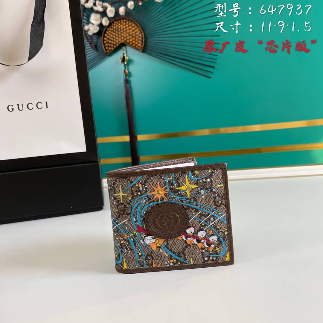 Best Replica Gucci x Disney Donald Duck Billfold Wallet Replica 647937 - Colareps