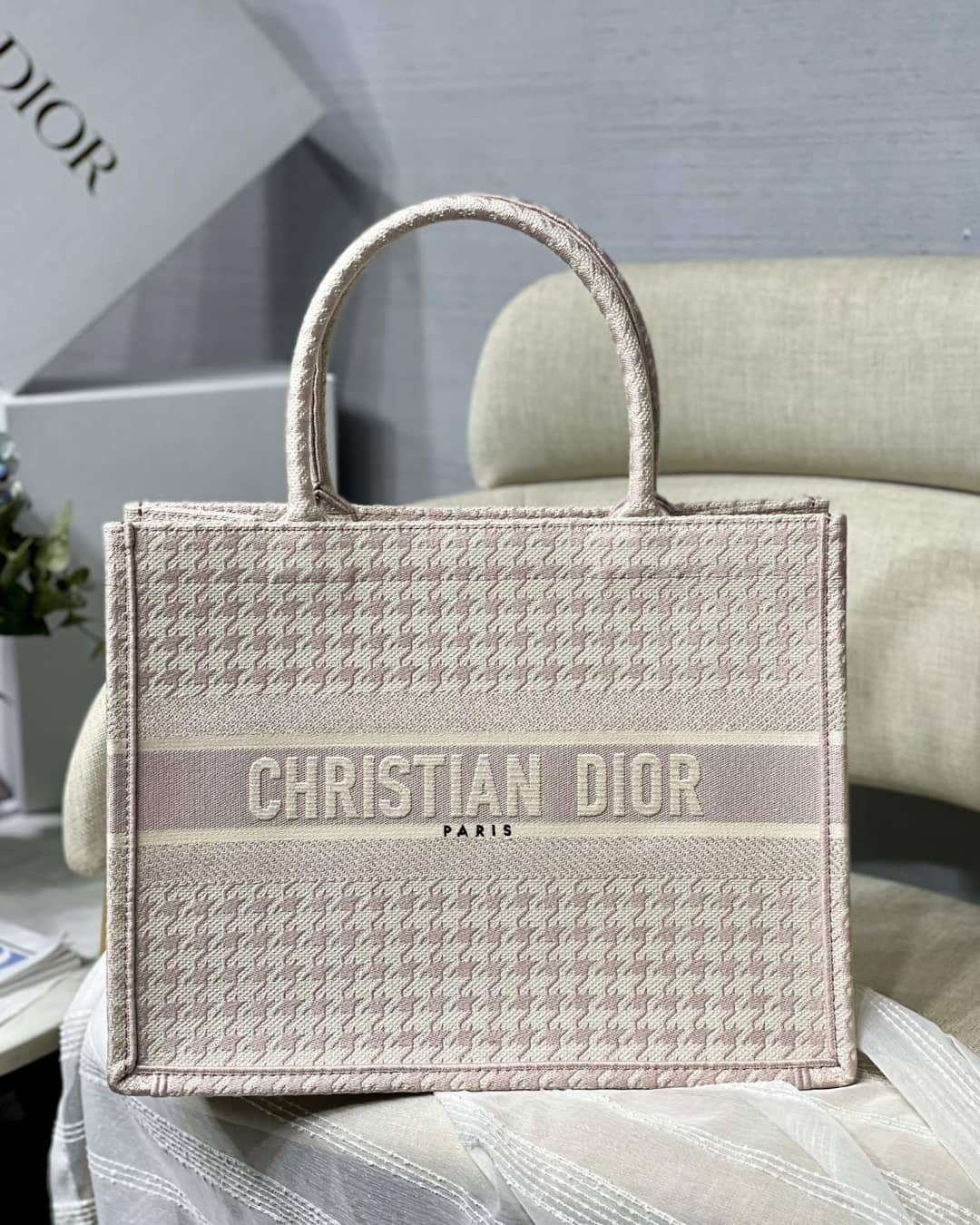 Best Replica Christian Dior CD Book Embroidery Replica Tote - Colareps