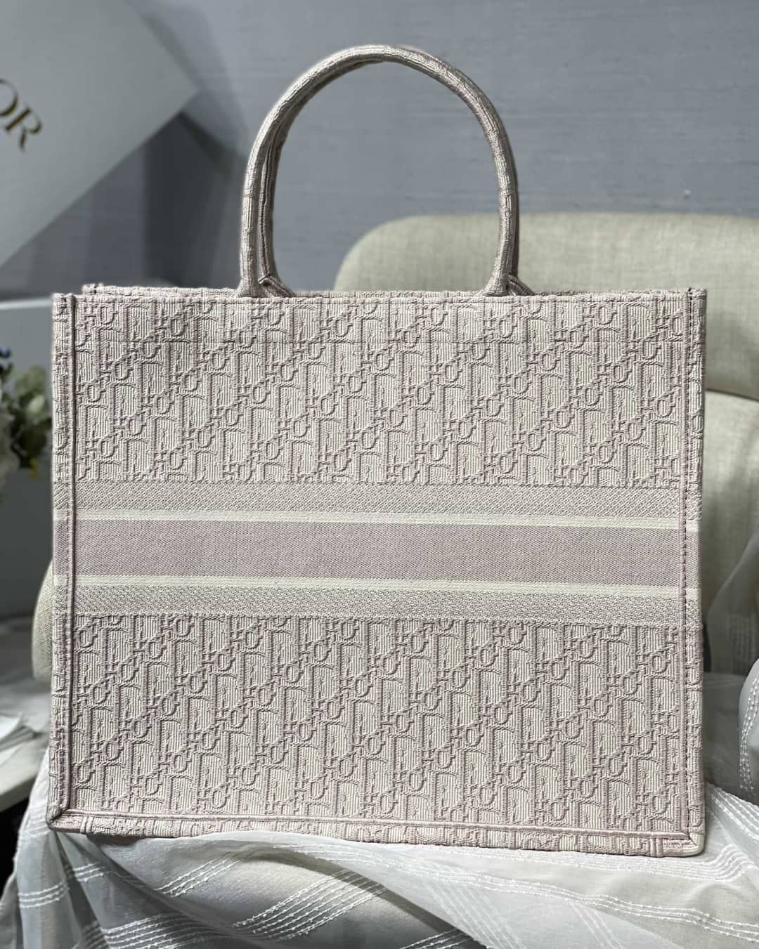 Best Replica Christian Dior CD Book Embroidery Replica Tote - Colareps