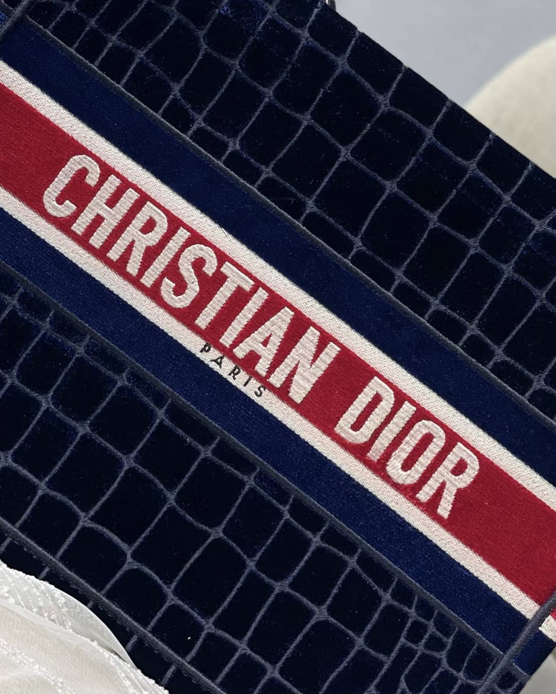 Best Replica Christian Dior CD Book Embroidery Replica Tote - Colareps