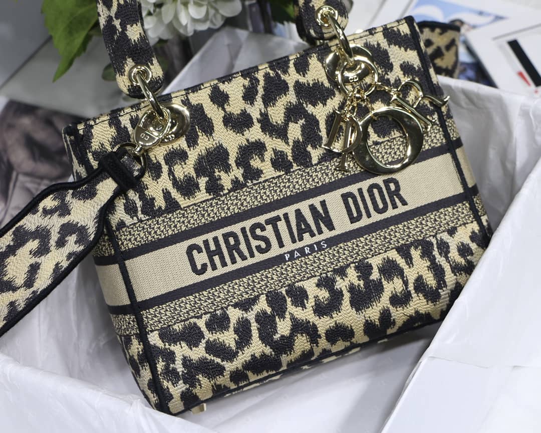 Best Replica Dior Dupe Bag 24CM Paisley Embroidery Lady D-Lite - Colareps