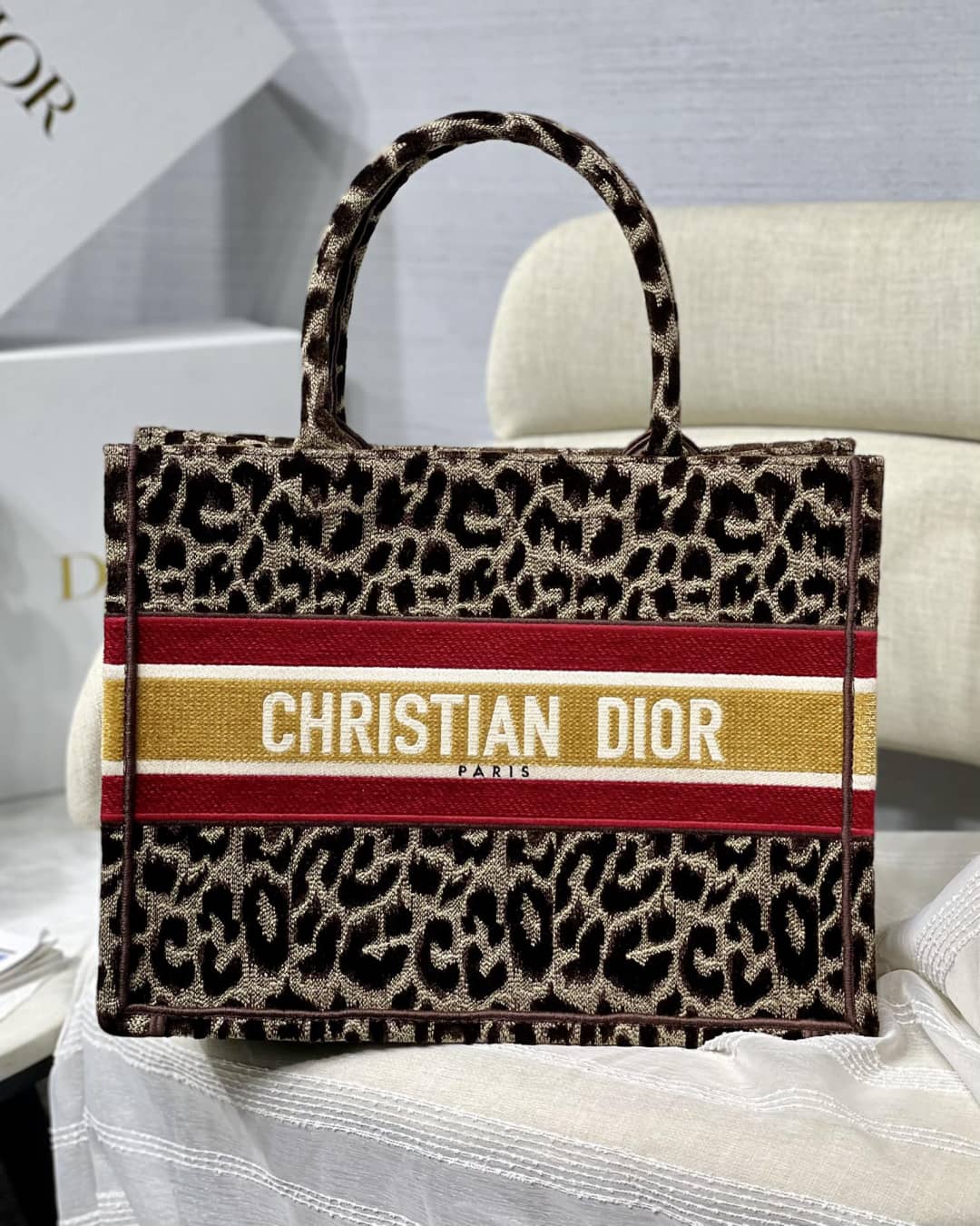 Best Replica Christian Dior CD Book Embroidery Replica Tote - Colareps