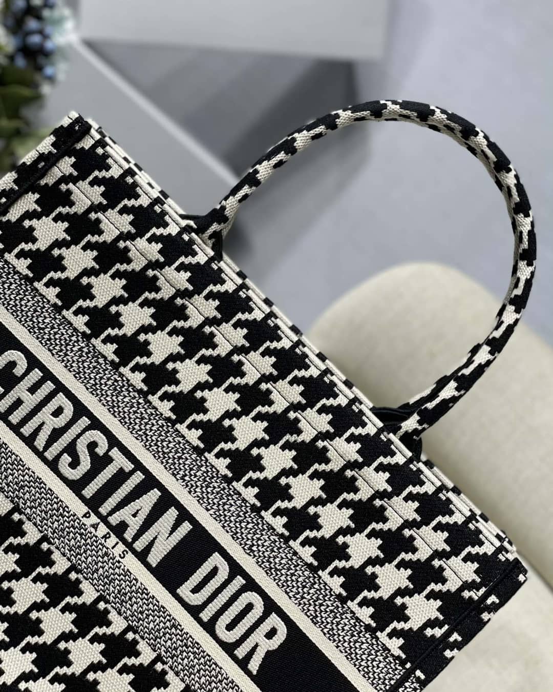 Best Replica Christian Dior CD Book Embroidery Replica Tote - Colareps