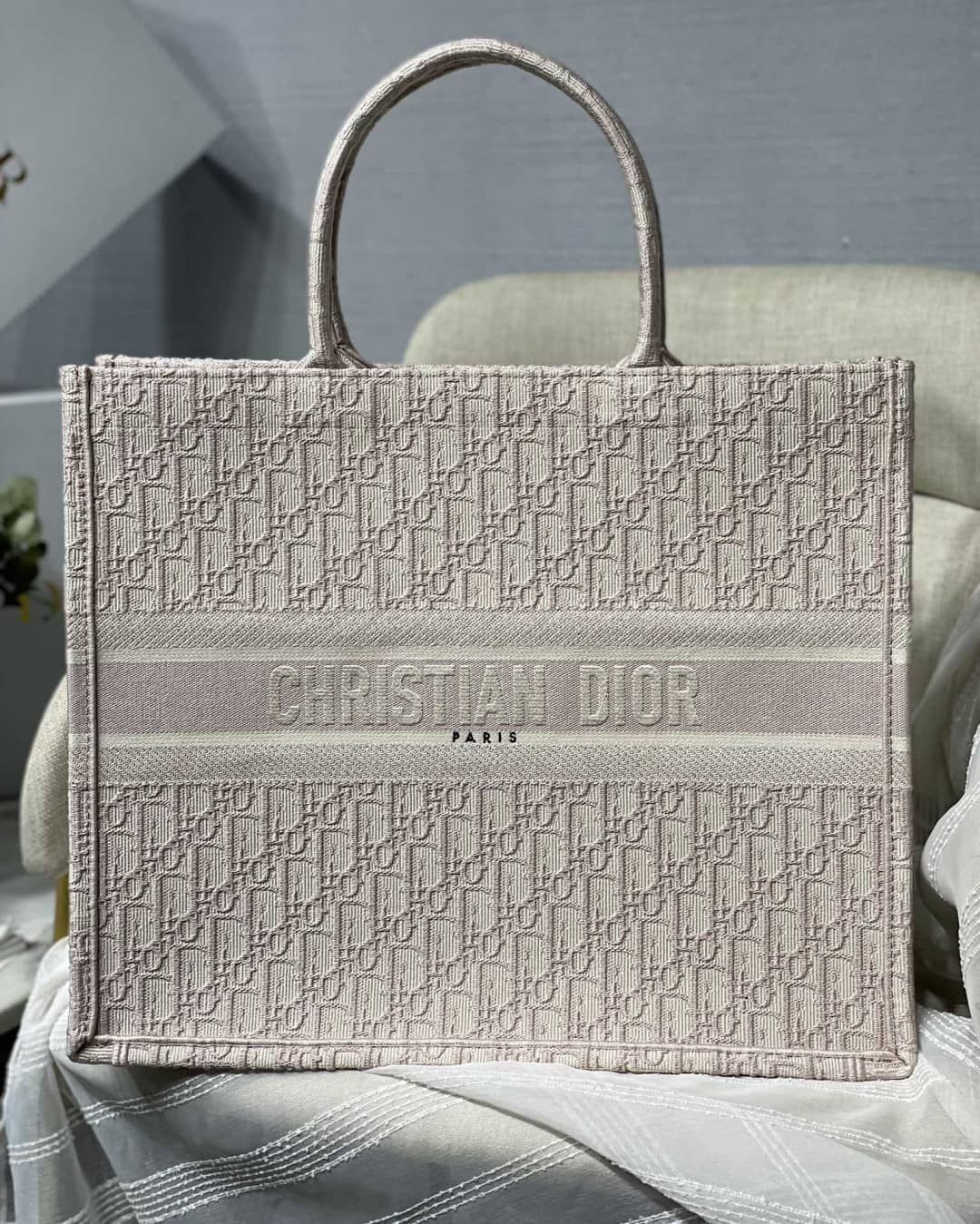 Best Replica Christian Dior CD Book Embroidery Replica Tote - Colareps