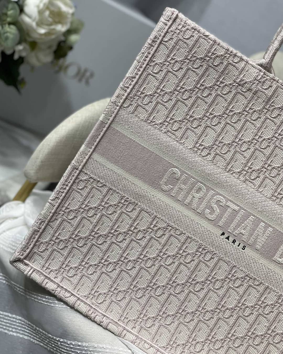 Best Replica Christian Dior CD Book Embroidery Replica Tote - Colareps