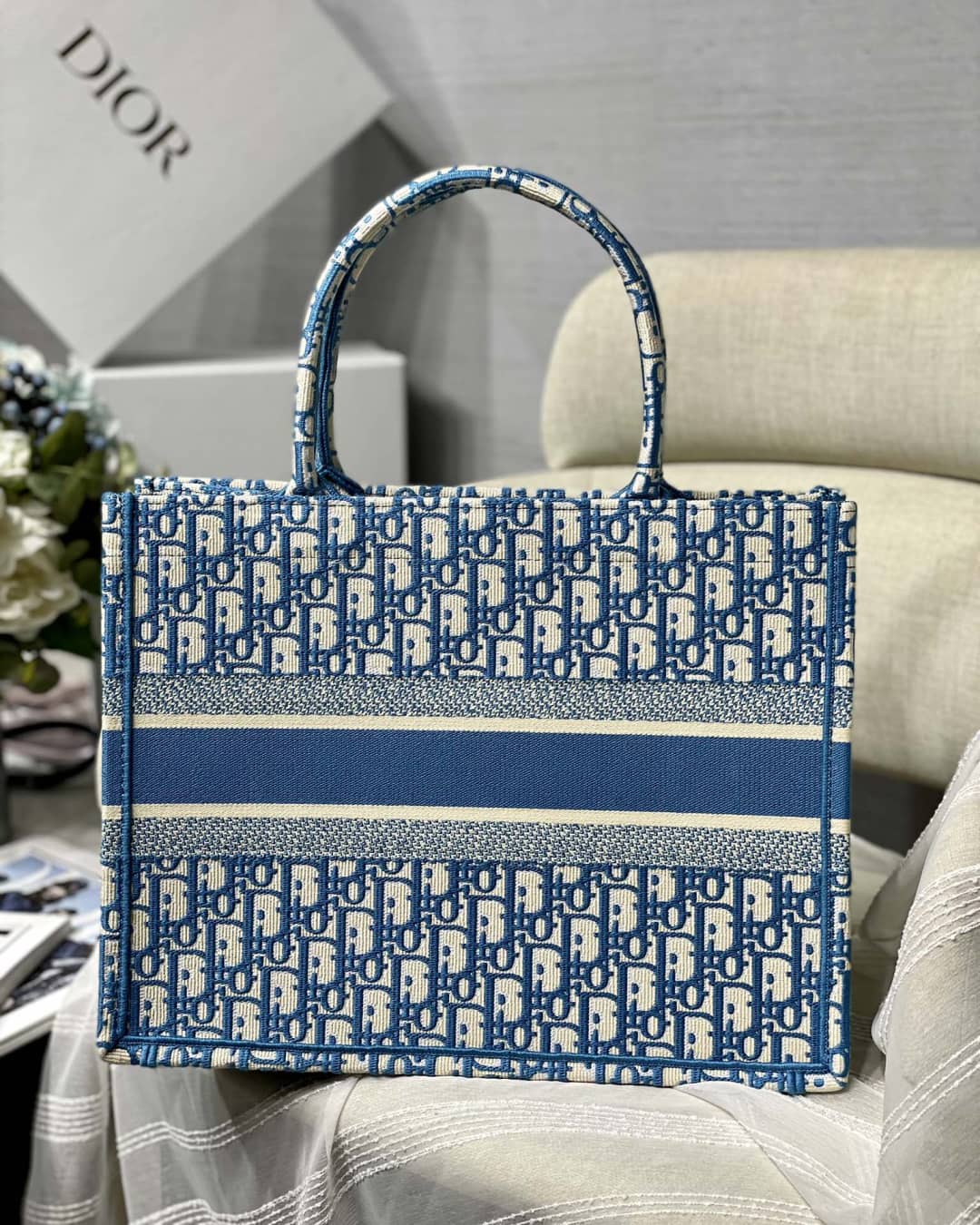 Best Replica Christian Dior CD Book Embroidery Replica Tote - Colareps