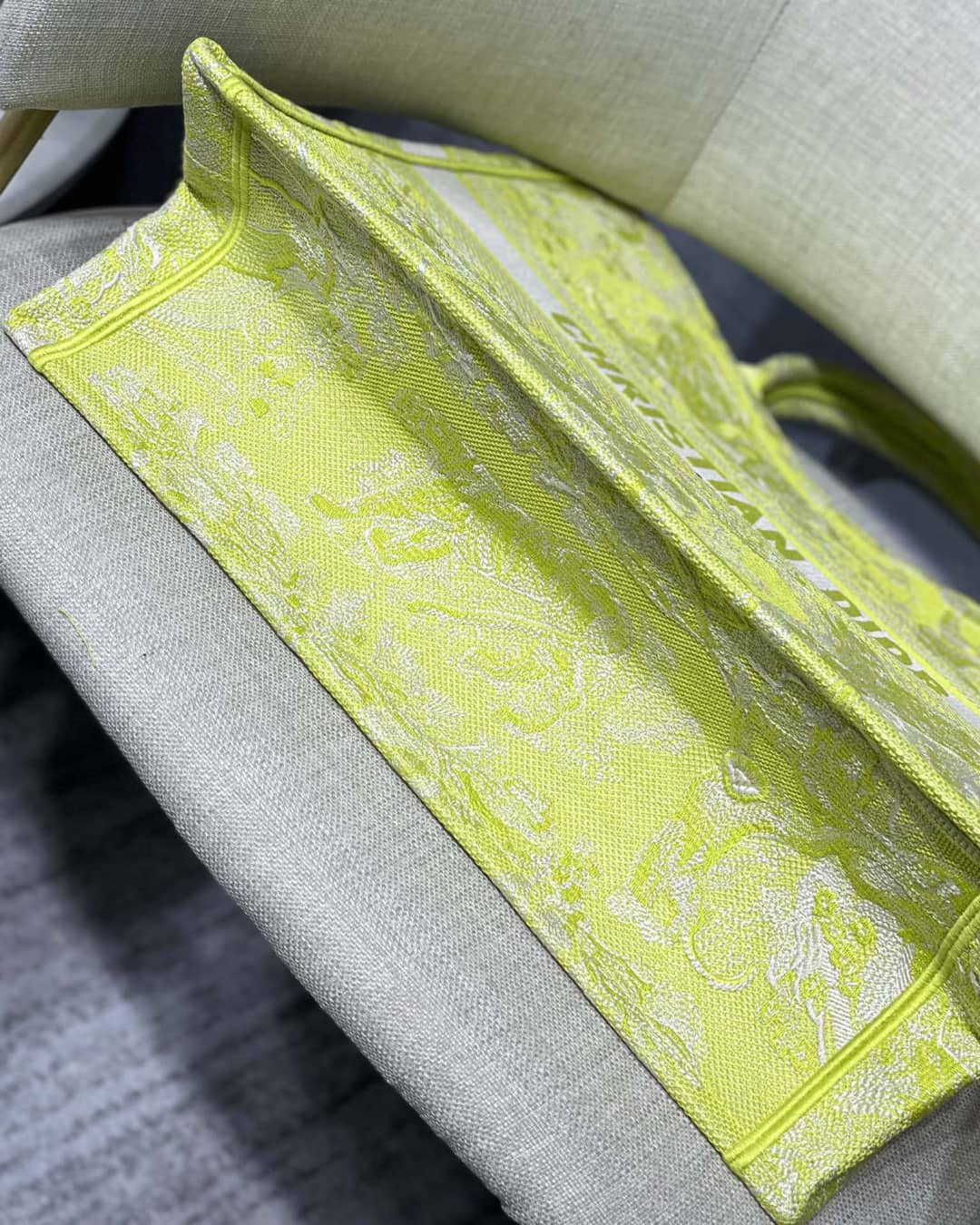 Best Replica Christian Dior CD Book Embroidery Replica Tote - Colareps