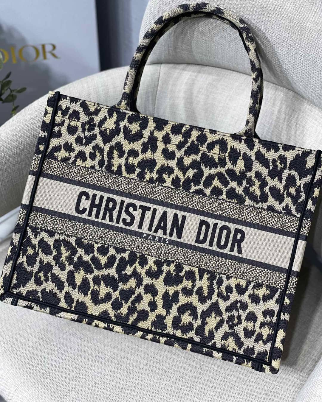 Best Replica Christian Dior CD Book Embroidery Replica Tote - Colareps