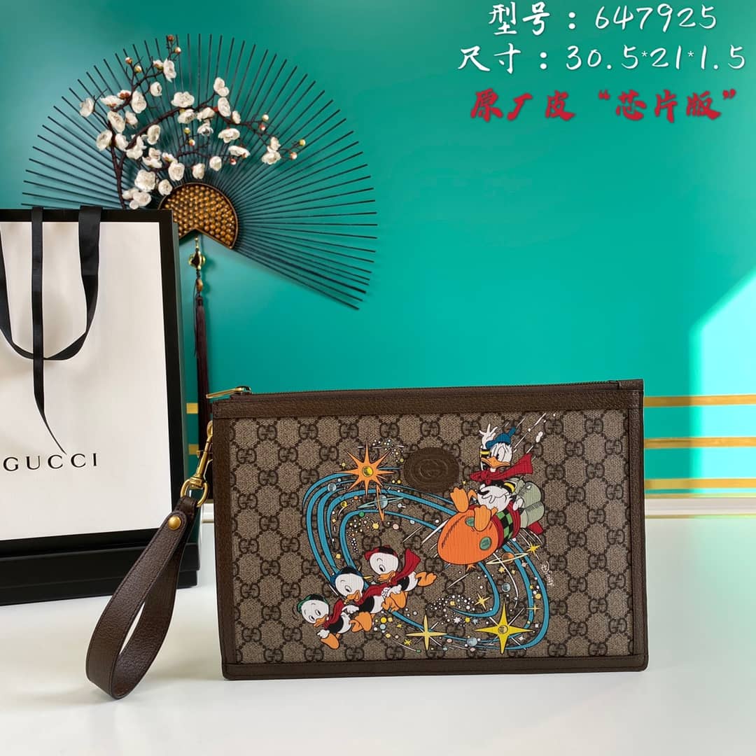 Best Replica Gucci Disney GG Supreme Clutch Replica 647925 - Colareps