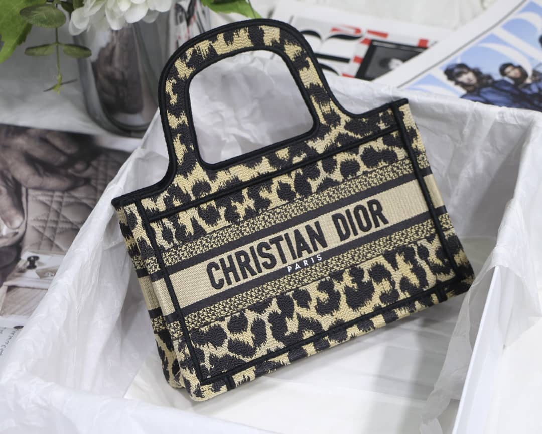 Best Replica Christian Dior CD Book Embroidery Replica Tote - Colareps