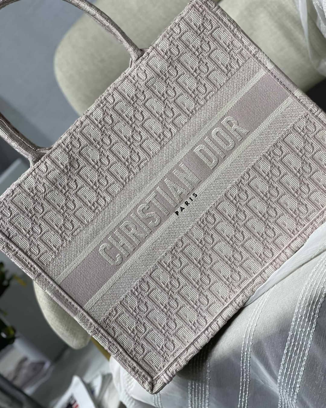 Best Replica Christian Dior CD Book Embroidery Replica Tote - Colareps