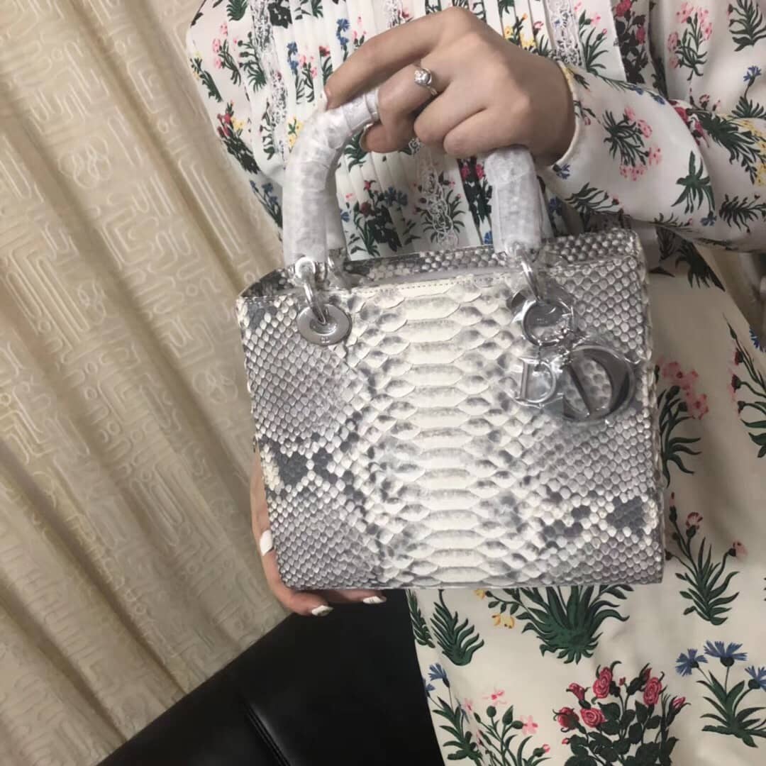 Best Replica Christian Dior Lady Dior 24CM Replica Bag - Colareps