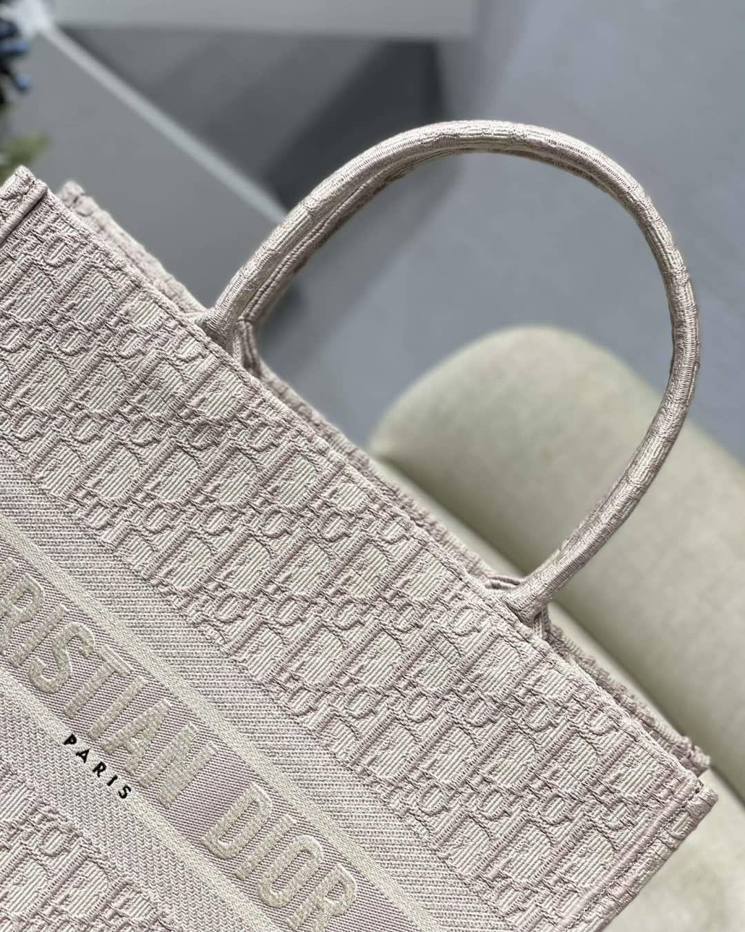 Best Replica Christian Dior CD Book Embroidery Replica Tote - Colareps