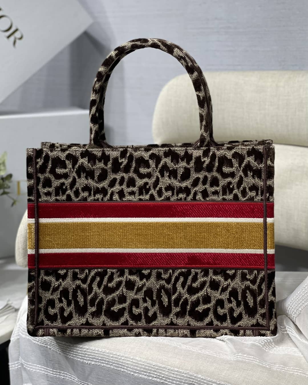 Best Replica Christian Dior CD Book Embroidery Replica Tote - Colareps