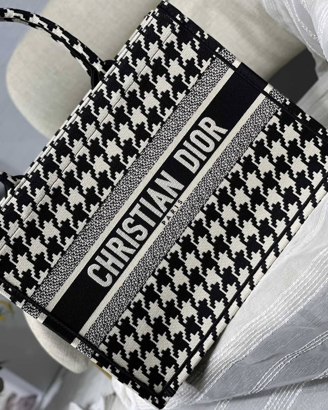 Best Replica Christian Dior CD Book Embroidery Replica Tote - Colareps