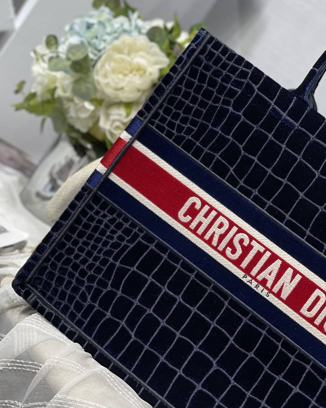 Best Replica Christian Dior CD Book Embroidery Replica Tote - Colareps