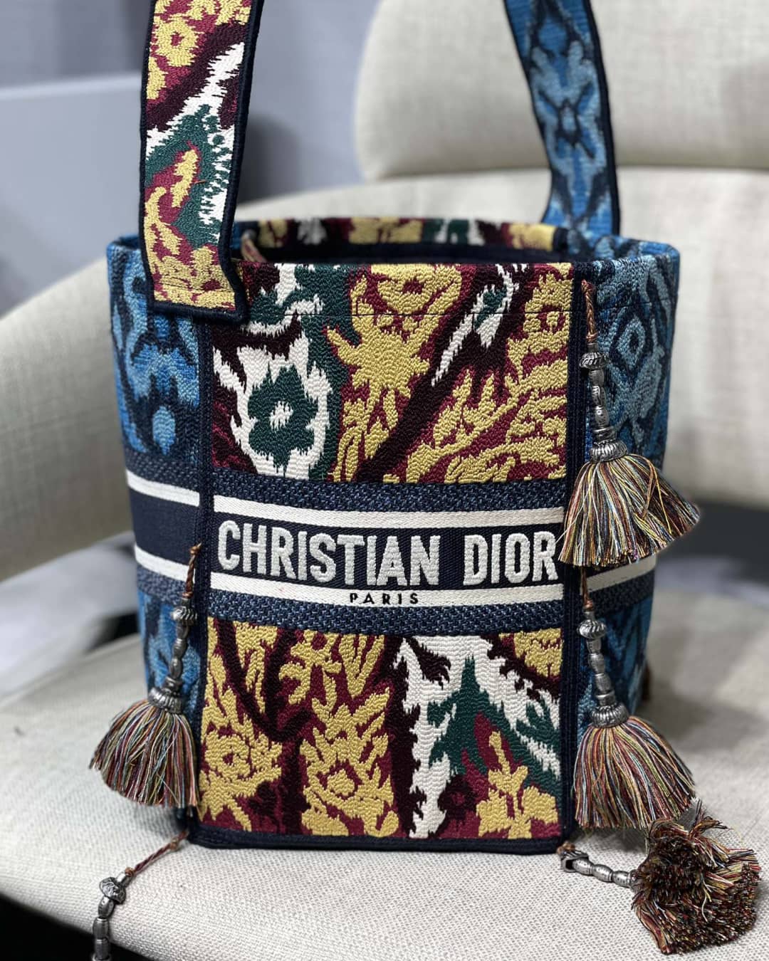 Best Replica Christian Dior CD Bubble Embroidered Replica Bucket Bag - Colareps