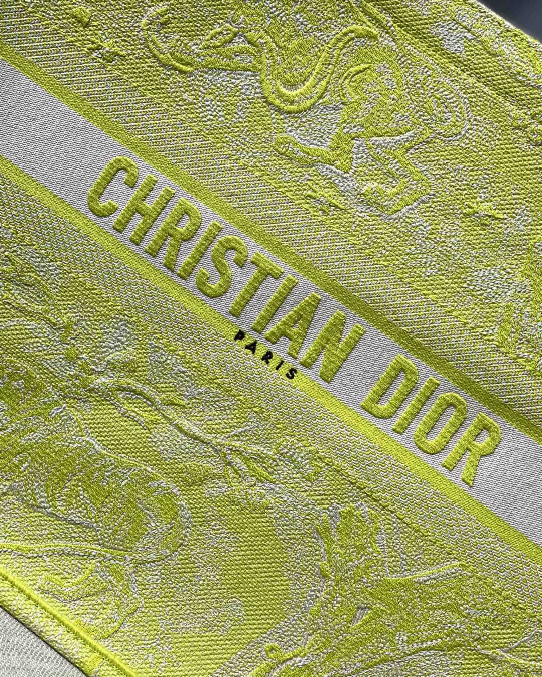 Best Replica Christian Dior CD Book Embroidery Replica Tote - Colareps