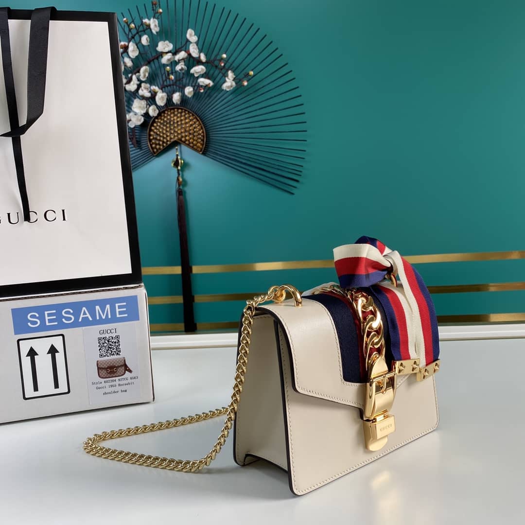 Best Replica Gucci Sylvie Mini Chain Shoulder Bag Replica 431666 - Colareps