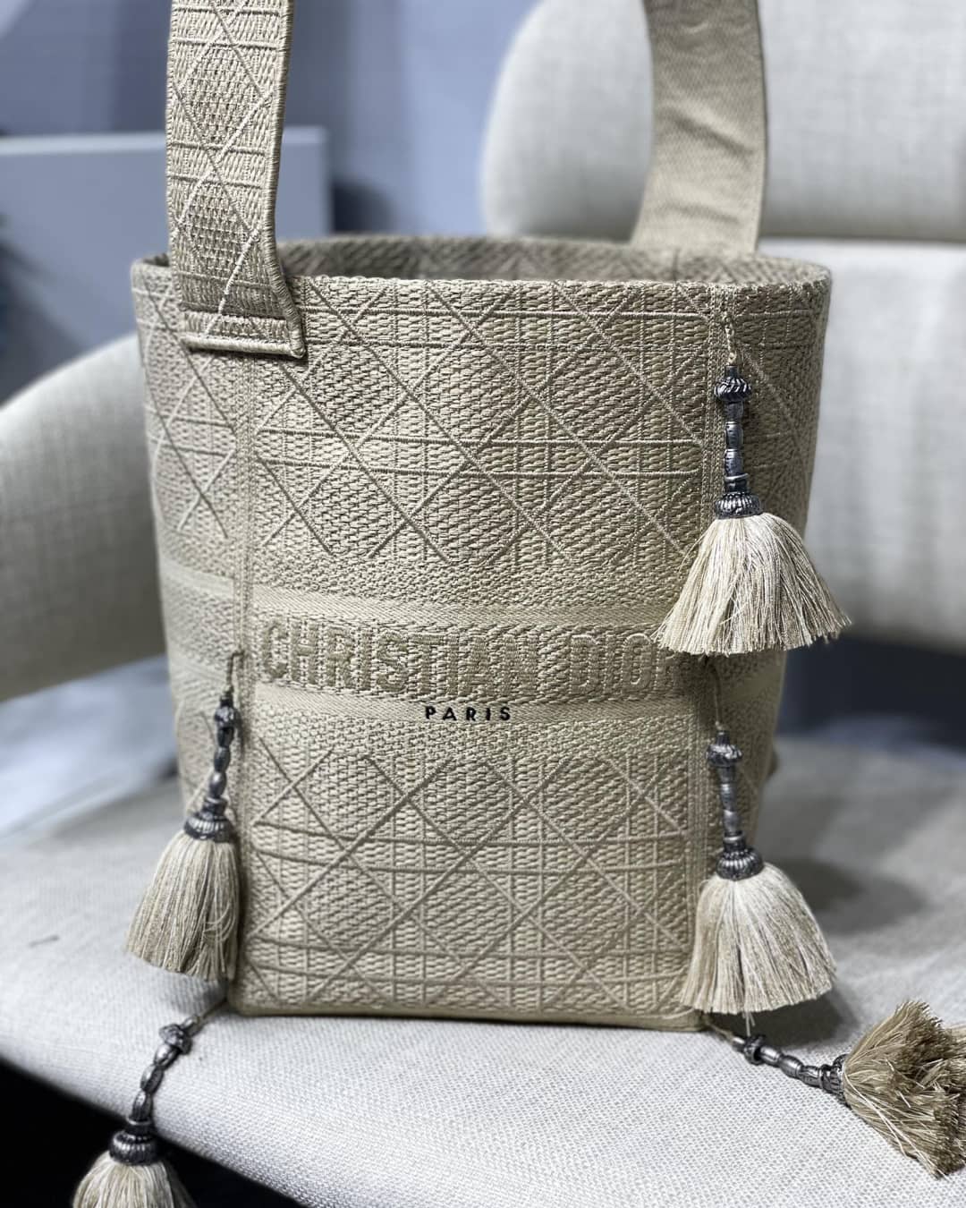 Best Replica Christian Dior CD Bubble Embroidered Replica Bucket Bag - Colareps