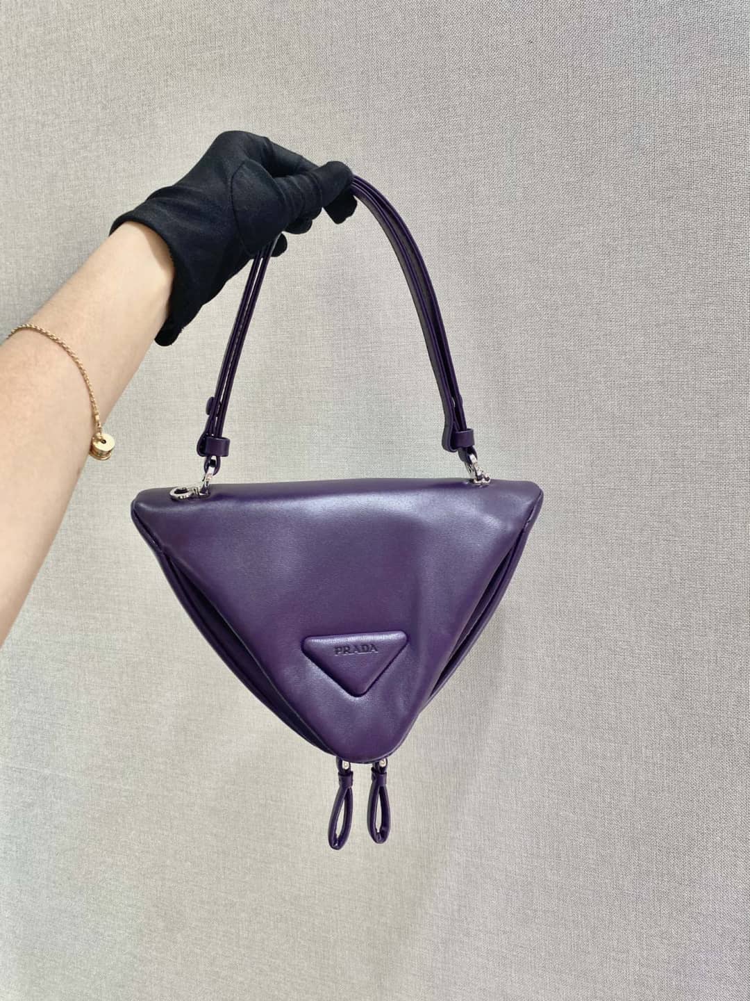 Best Replica Prada Leather Triangle Replica Shoulder Bag - Colareps