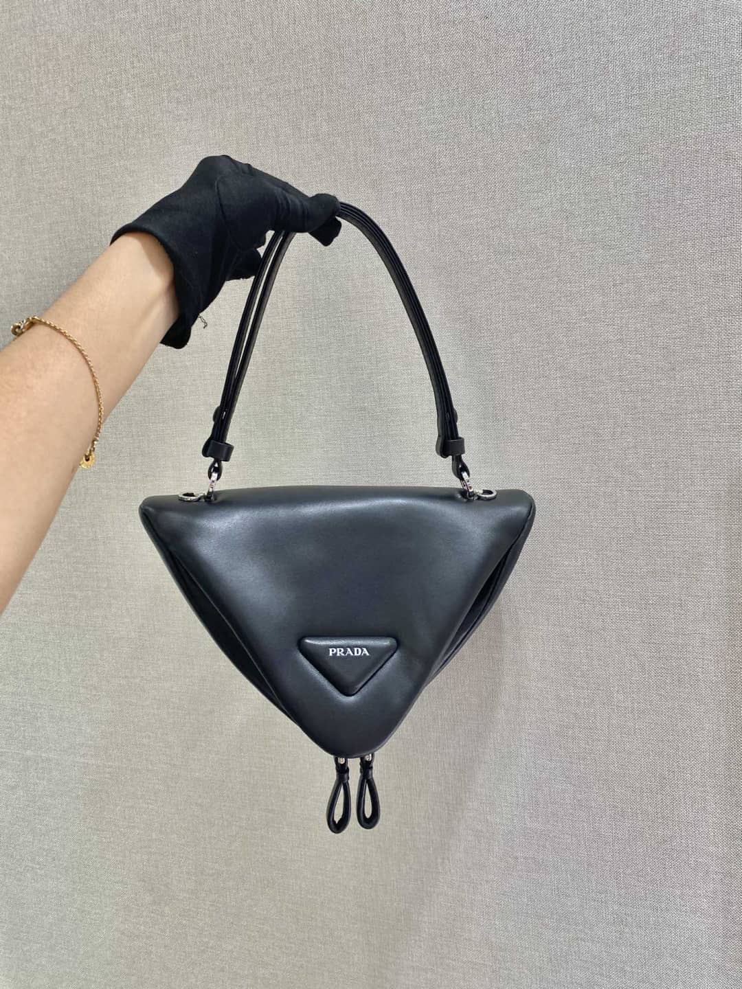 Best Replica Prada Leather Triangle Replica Shoulder Bag - Colareps