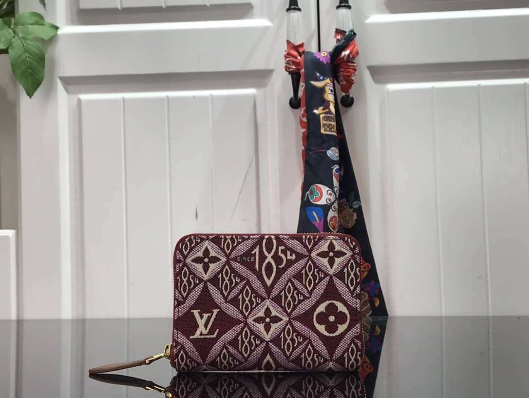 Best Replica Louis Vuitton Wallet Dupe Zippy Coin Christmas Holiday BoxM60067 - Colareps