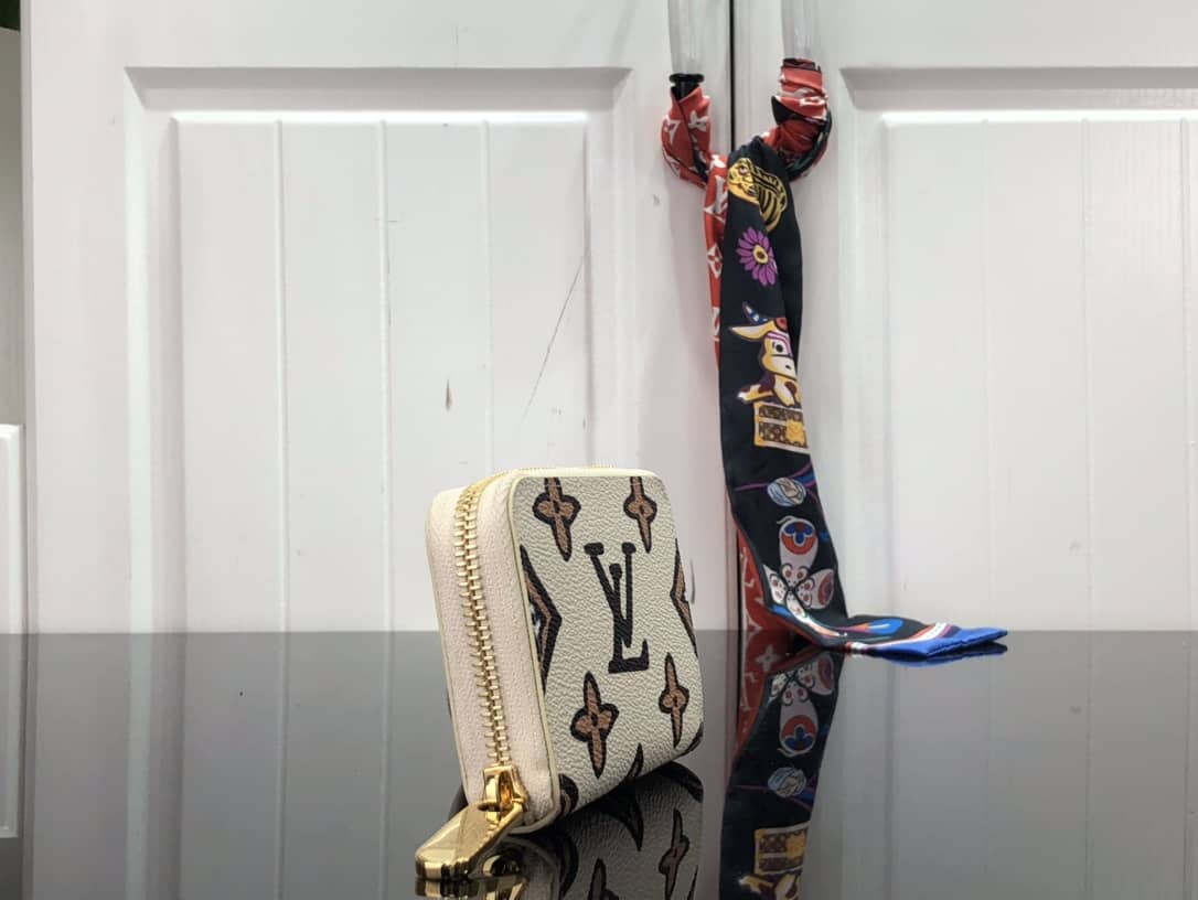 Best Replica LLouis Vuitton Wallet Dupe Zippy Coin M80677 - Colareps