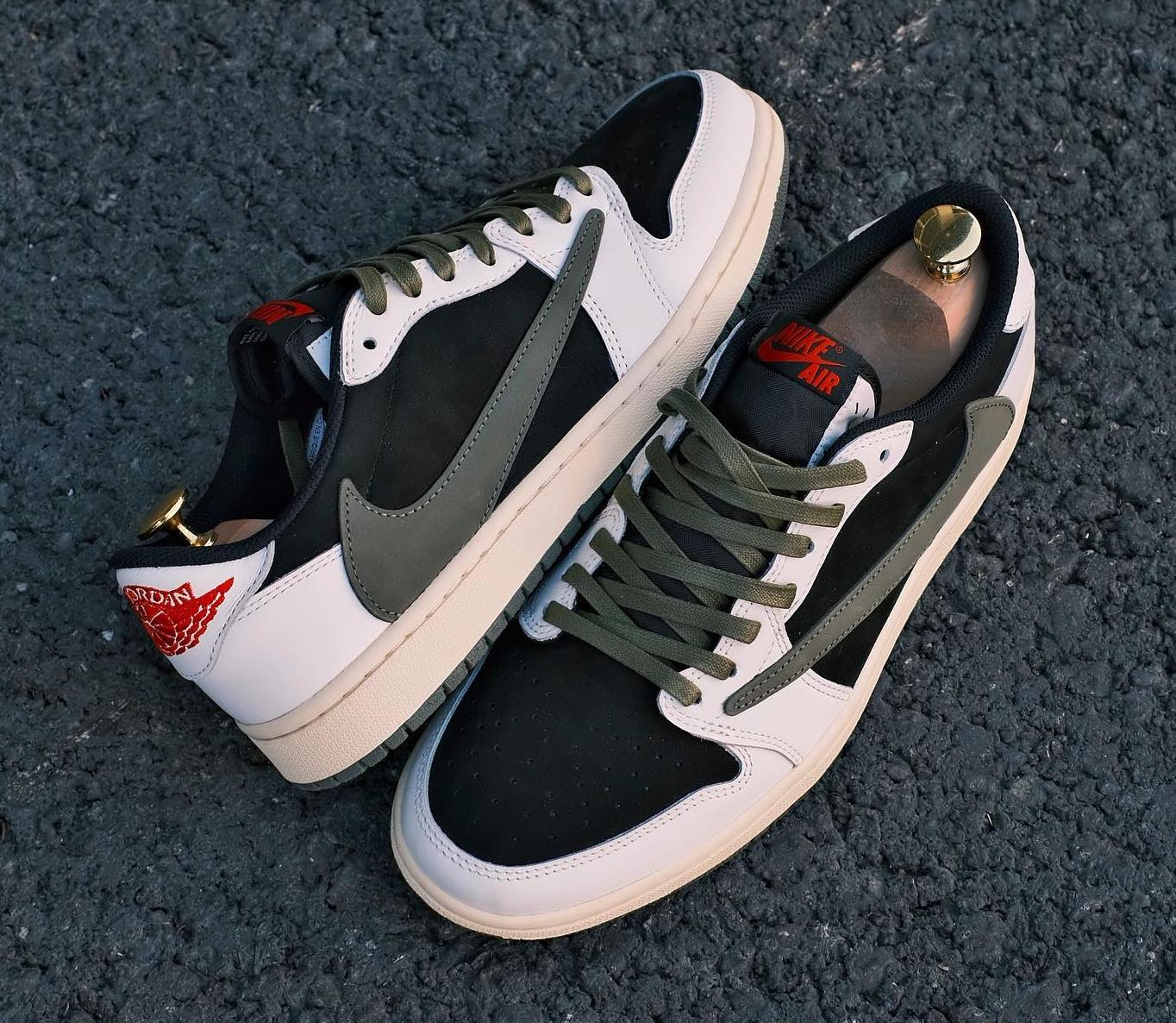 Best Replica Travis Scott x Wmns Air Jordan 1 Low OG  Olive  DZ4137-106 - Colareps