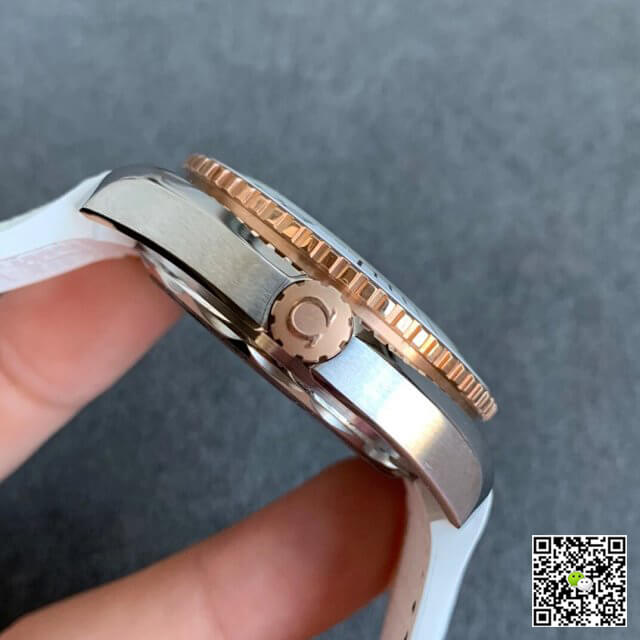 Best Replica Replica Omega Seamaster 215.23.40.20.04.001 Planet Ocean 600M 1:1 Best Edition VS Factory 18K Gold - Colareps