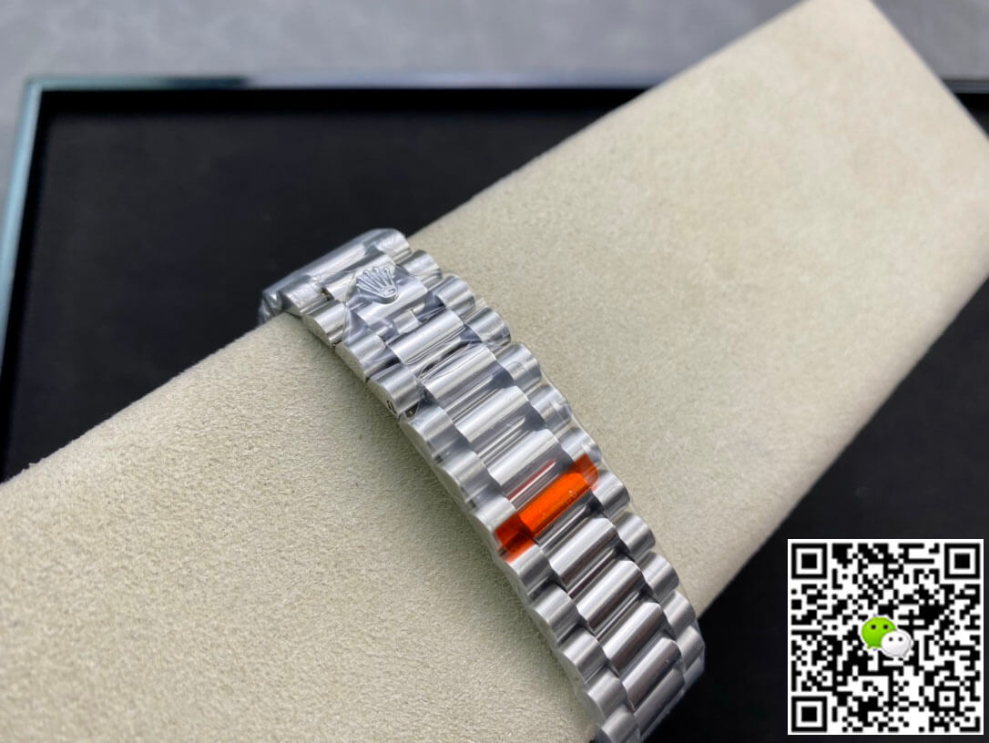 Best Replica Replica Rolex Day Date 40MM 1:1 Best Edition EW Factory Silver Dial - Colareps