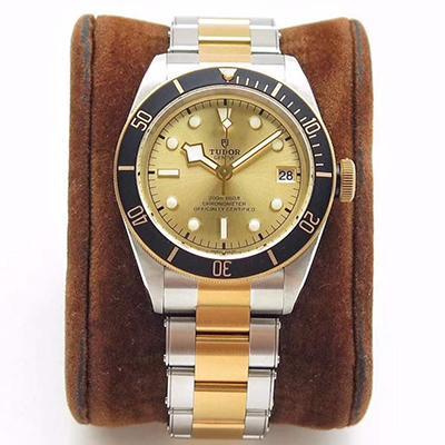 Best Replica TUDOR Replica Heritage Black Bay M79733N-0004 ZF Factory 1:1 Best Edition Swiss ETA2824-2 Superlumed Dome-shaped Yellow Gold Dial - Colareps