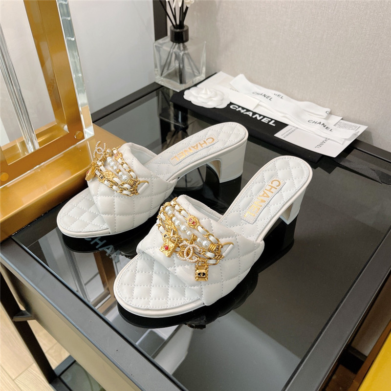 Best Replica chanel pendant pearl chain high heel slippers - Colareps