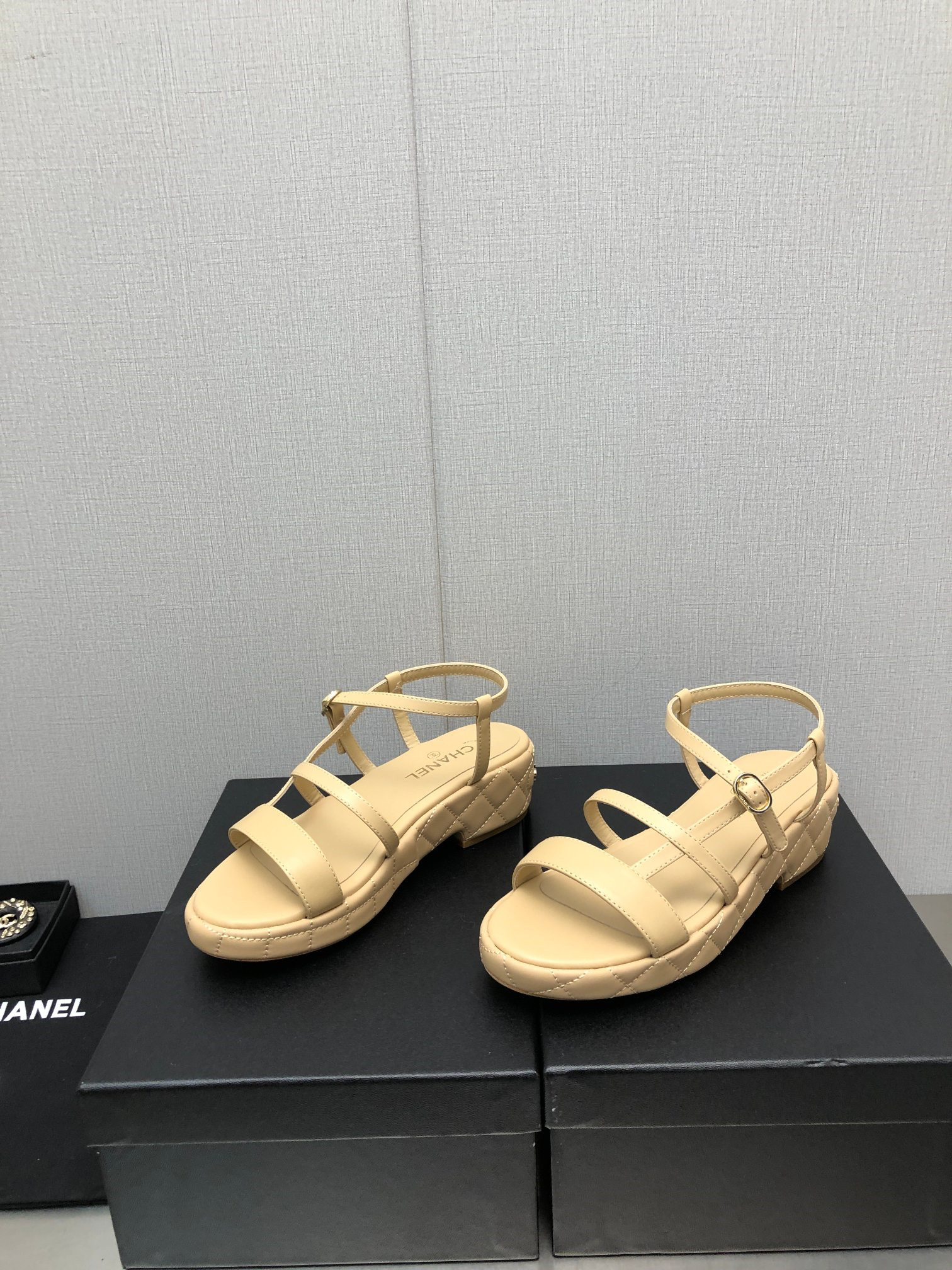 Best Replica Chanel back metal logo sandals - Colareps