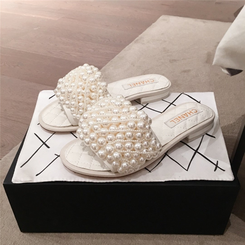 Best Replica Chanel Dupe Shoes sandals with pearls white - Colareps