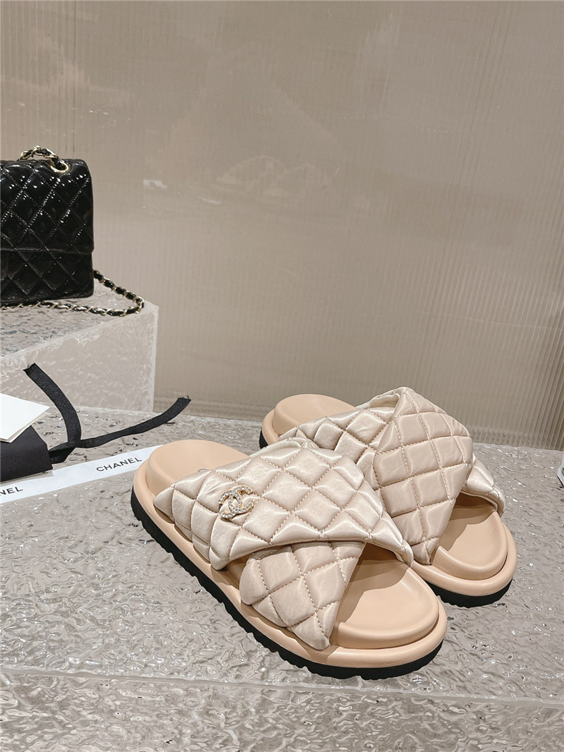 Best Replica Chanel Lingge Velcro Thick Bottom Bread Lazy Slippers - Colareps