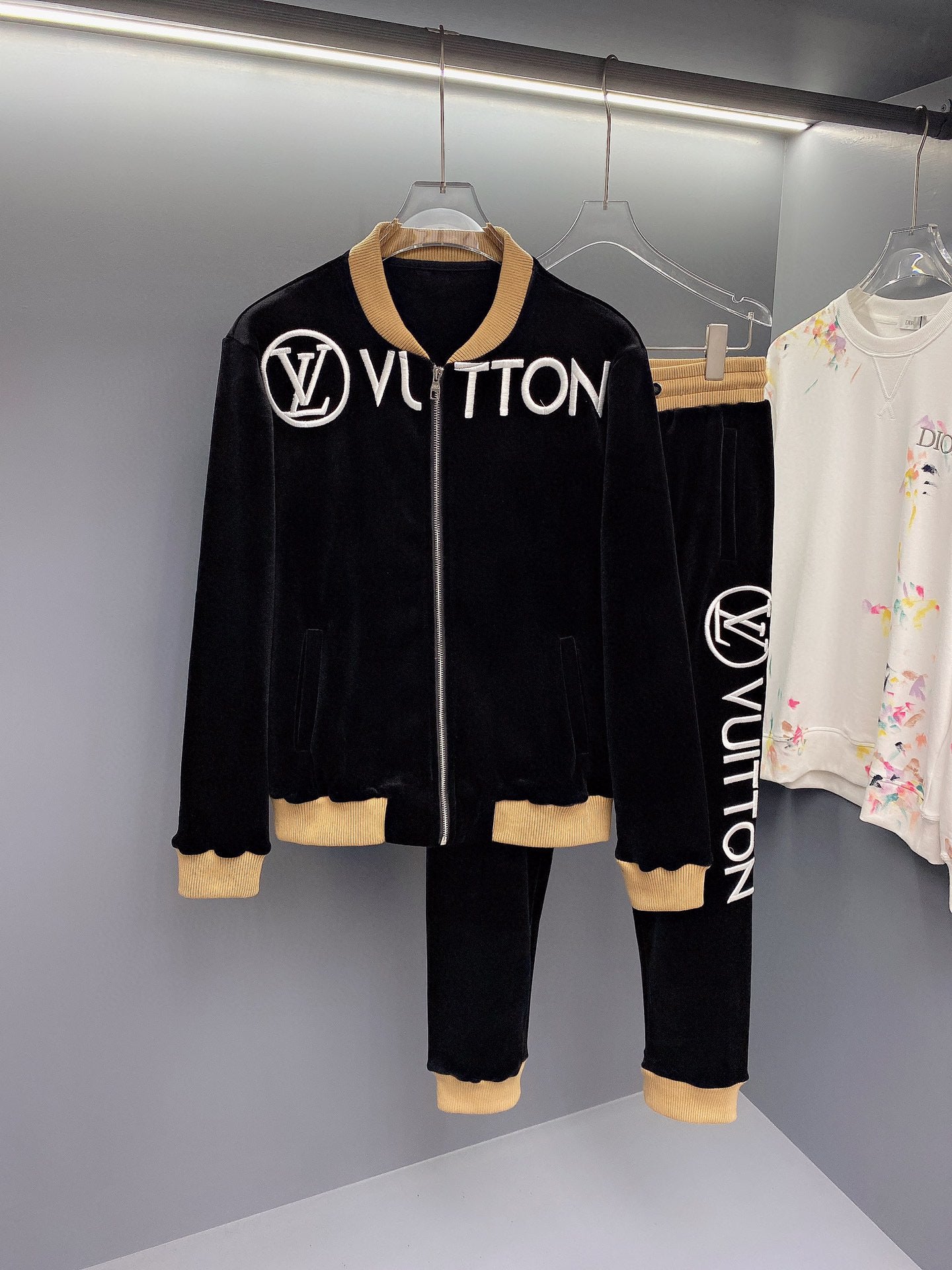 Best Replica Louis Vuitton Jacket + Pants Set - Colareps