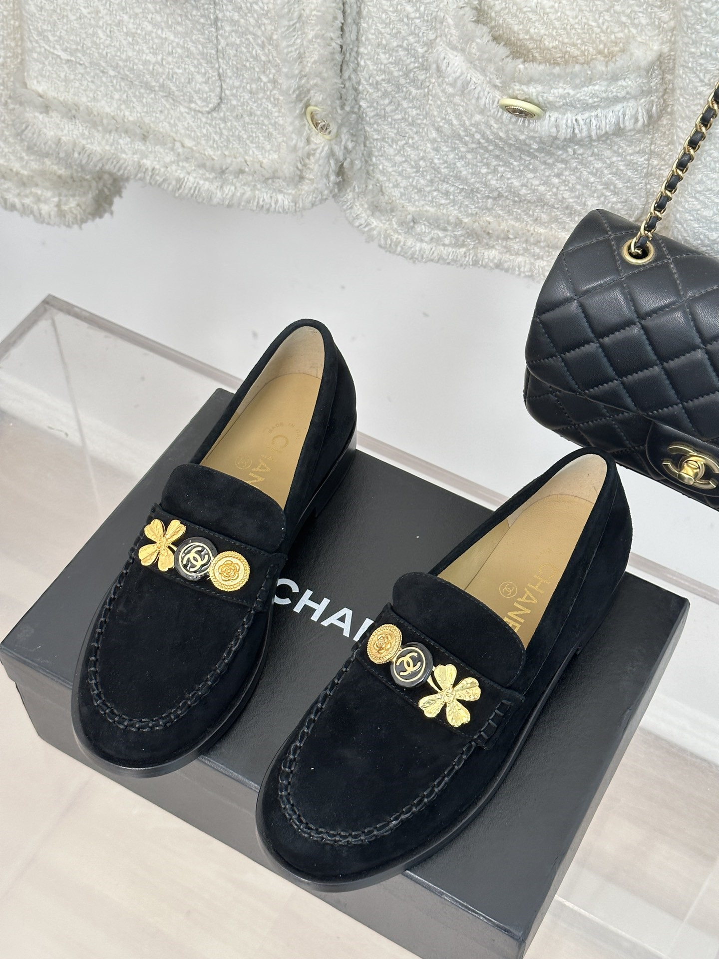 Best Replica Chanel classic double C gold four-leaf clover gold coin loafers - Colareps