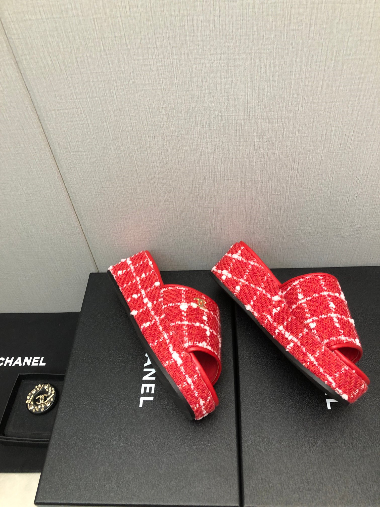 Best Replica Chanel rubber outsole high imitation water platform slippers - Colareps