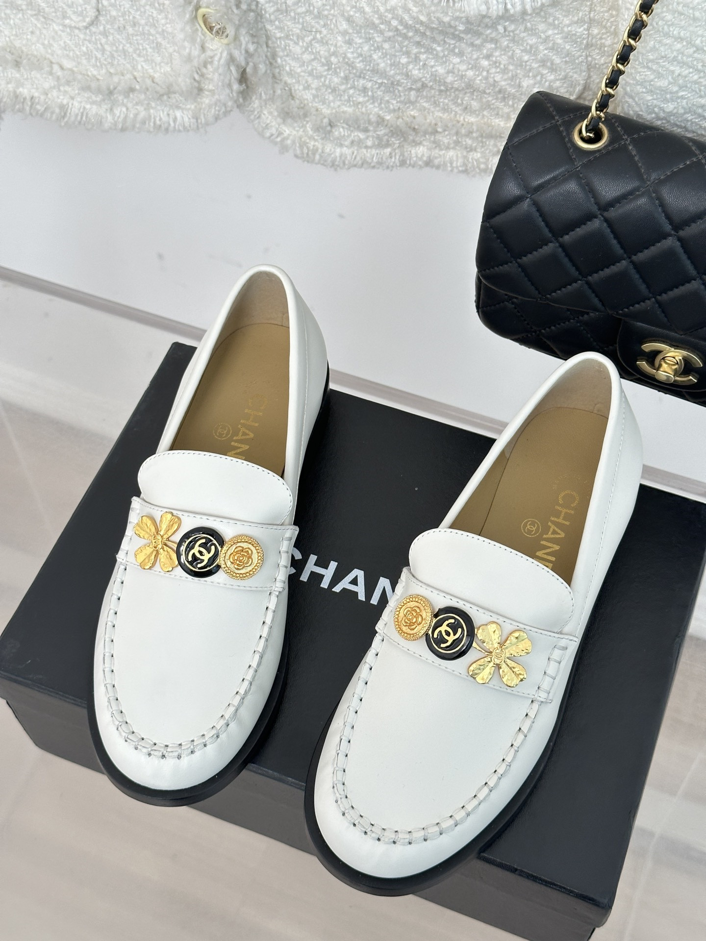 Best Replica Chanel classic double C gold four-leaf clover gold coin loafers - Colareps