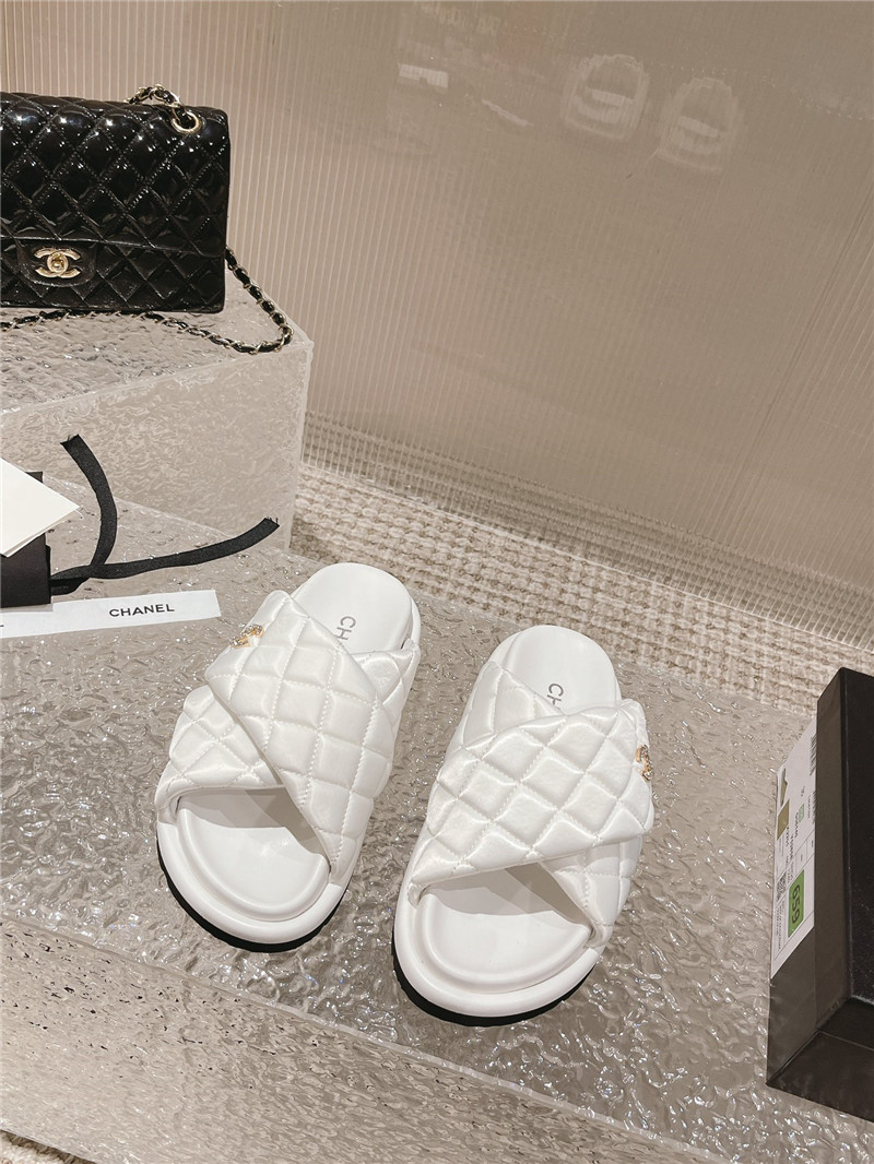 Best Replica Chanel Lingge Velcro Thick Bottom Bread Lazy Slippers - Colareps