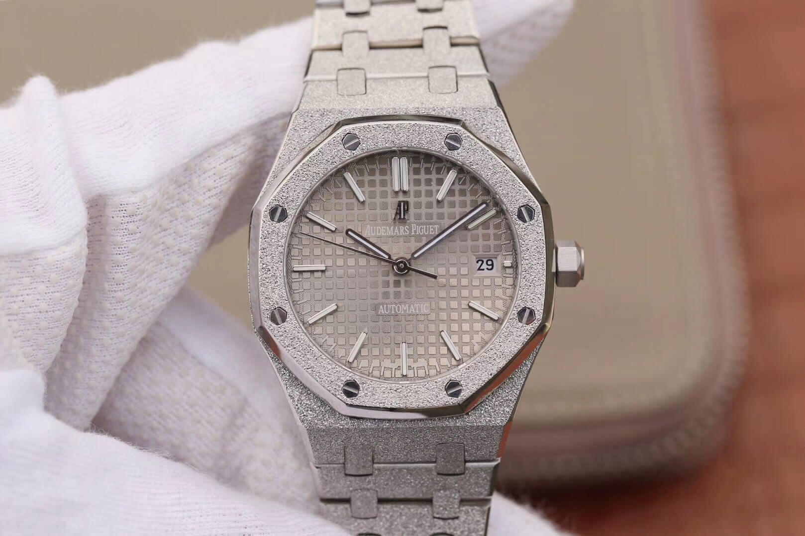 Best Replica Replica Audemars Piguet Royal Oak 15454BC.GG.1259BC.01 1:1 Best Edition JH Factory Rhodium Dial - Colareps
